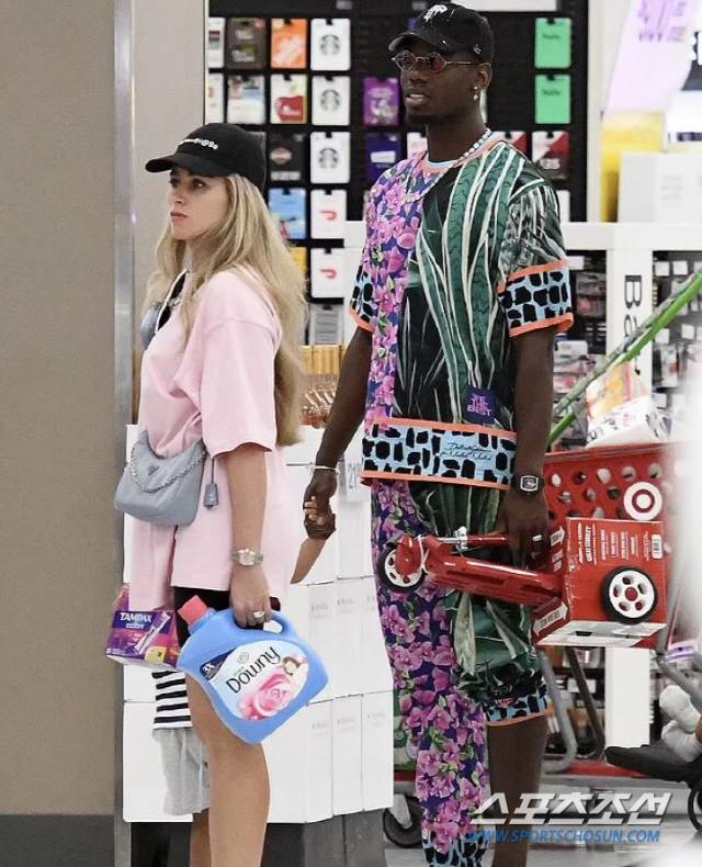 포그바와 아내. 데일리메일 기사캡쳐