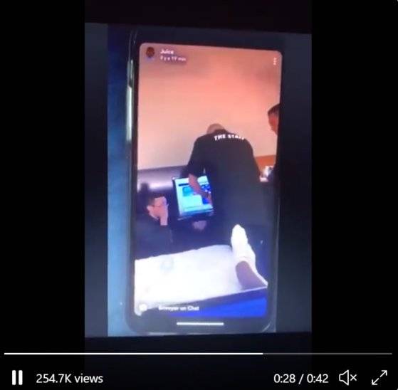 바르셀로나의 2019 일본 투어때 촬영된 우스만 뎀벨레와 앙투안 그리즈만의 영상. 사진=팬 트위터 캡처