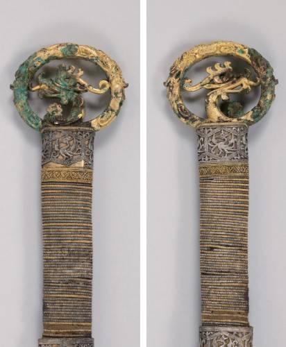 용·봉황무늬 고리자루큰칼 앞면(왼쪽)과 뒷면 [신보고서에서 캡처. 재판매 및 DB 금지]