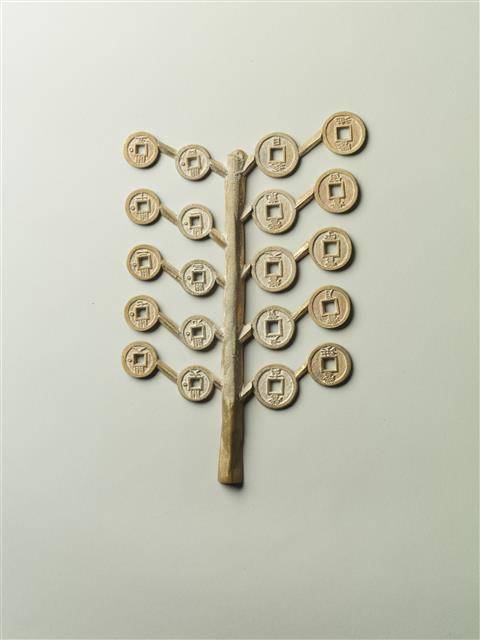 과학기술정보통신부 국립중앙과학관 전시총괄과장 윤용현 과장이 복원한 조선시대 화폐 상평통보 모전판의 모습. 국립중앙과학관 제공