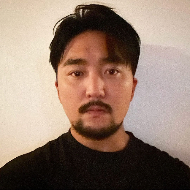 Broadcaster Yoo Byung-jae has unveiled a black-haired selfie.Yoo Byung-jae posted several photos on his instagram on the 9th, along with an article entitled Im back with my black hair! Its still a bit awkward and I do not think its me.The photo shows Yoo Byung-jae, who was transformed into a black hair from her yellow hair, which was a trademark.Yoo Byung-jae stared at the camera with his eyes and gave a full atmosphere.But Yoo Byung-jae laughed with a fake that cleverly inserted a photo of Actor Byun Yo-han between his selfies.Song Eun, who saw it, said, I did well...I did well...I crossed the line!!!!.In addition, netizens laughed with the comment such as I almost fell in the last, I touched Byun Yo-han, The last picture is especially cool, It is John, The third is especially cool.Meanwhile, Yoo Byung-jae is appearing on MBC Point of omniscient Interference, Crops over the Line: Master-X and tvN Big Escape 4.