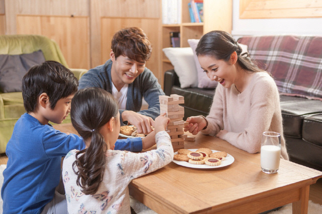 가족과 함께 대화하는 마음방역 시간은 예민한 마음을 다스리는 데 도움이 된다./사진=클립아트코리아