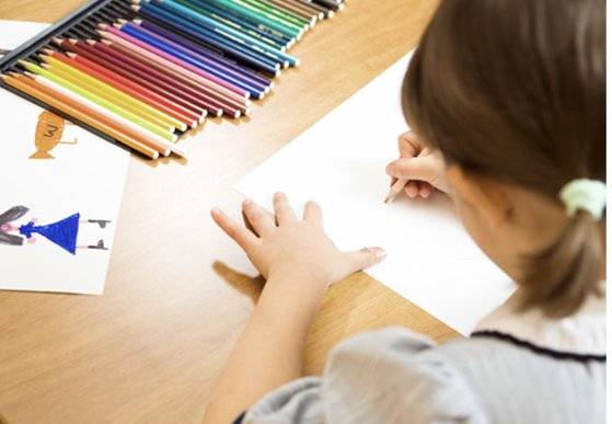 그림으로 아이의 심리를 파악하는 인공지능 앱을 운영하는 아이그림P9. 울산광역시육아종합지원센터는 이 앱을 이용해 아동의 심리를 파악해 아동학대를 예방하겠다는 방침이다. [사진 아이그림P9 홈페이지]