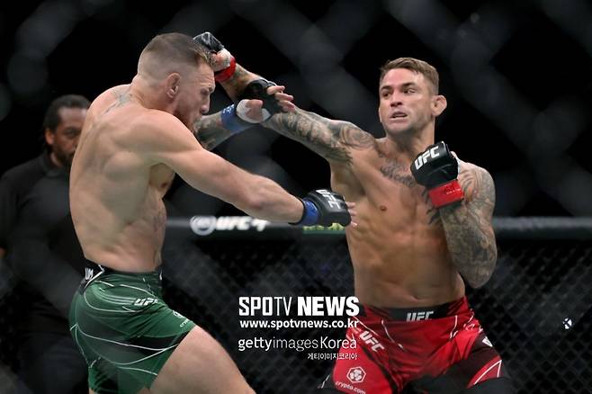 ▲ 코너 맥그리거와 더스틴 포이리에