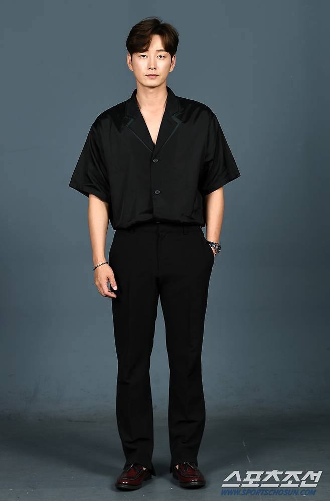 배우 이현욱이 1일 스포츠조선과의 인터뷰에 앞서 포즈를 취하고 있다. 박재만 기자 pjm@sportschosun.com/2021.07.01/