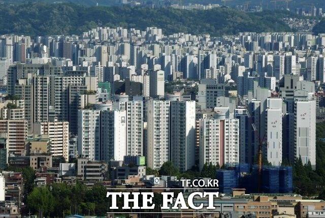 국회 국토교통위원회가 12일 국토법안소위를 열어 재건축 조합원에게 실거주 의무를 부여하는 내용을 철회했다. /이선화 기자