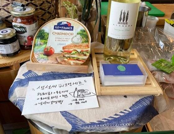 서울 용산구 이촌동의 생선씨의 피크닉 세트. 주변 한강 고수부지에서 소풍을 즐기는 손님들이 사간다. [사진 각 매장]