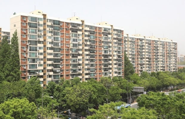 서울 강남구 압구정 현대아파트 전경.  /뉴스1