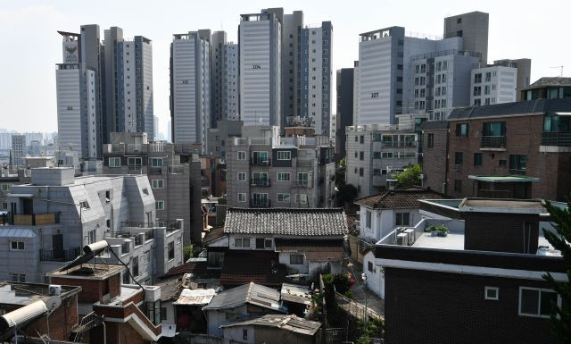 지난 5월 18일 서울 용산구 청파동 일대의 단독주택과 빌라들이 보이고 있다. 이한결 기자