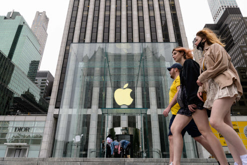 뉴욕에 있는 애플 소매점(사진=AFP)