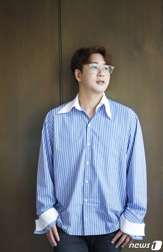 '보이스킹'의 우승자 리누가 서울 종로구 뉴스1 사옥에서 진행된 인터뷰에 앞서 포즈를 취하고 있다. /뉴스1 © News1 권현진 기자