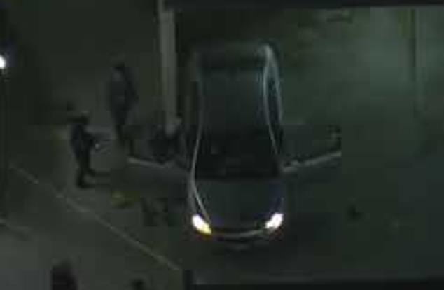 현장 CCTV에는 리베라의 차량과 갱단으로 추정되는 사람들의 모습이 찍혔다.