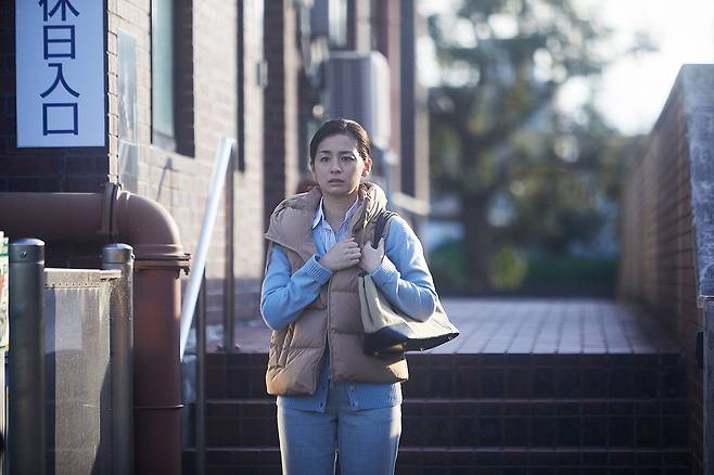 영화 '야쿠자와 가족'에서 야마모토 겐지의 연인 '유카' 역을 맡은 오노 마치코./넷플릭스