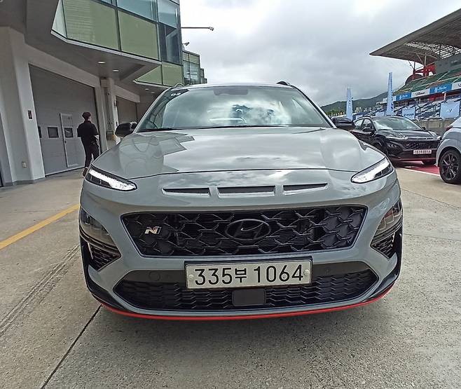 코나N 라디에이터 그릴 등 전면부