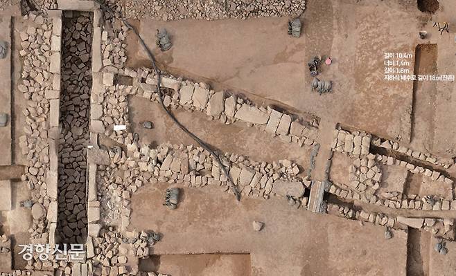 경복궁에서 확인된 대형 화장실의 구조. 이 화장실은 경복궁 중건 때인 1868년 설치되었다가 20여년 뒤인 1891년 계조당을 다시 지으면서 폐기된 것으로 추정된다.|국립강화문화재연구소 제공