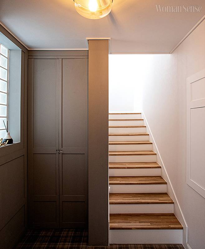 2층으로 이어지는 계단.