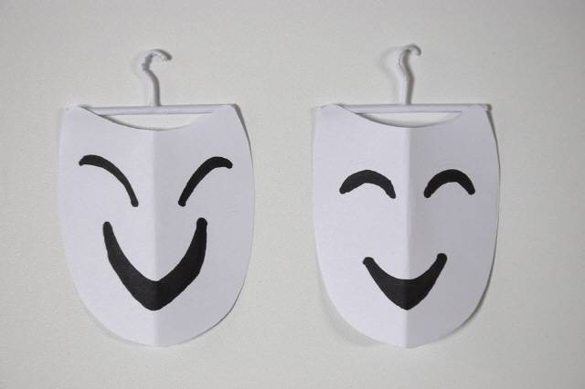 평소 우울감을 잘 표현하지 못하는 사람은 '가면 우울증'을 주의해야 한다./사진=클립아트코리아