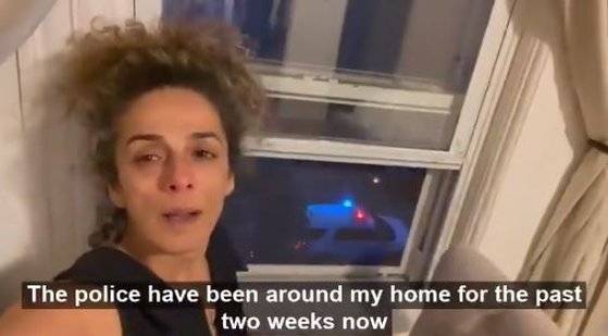 마시 알리네자드는 FBI 요원들이 자신의 집 앞을 지키고 있는 모습을 촬영해 SNS에 올리기도 했다. [트위터 캡쳐]