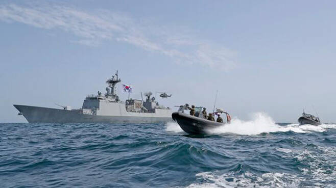 청해부대는 아덴만 여명작전 같은 해적소탕작전에도 투입된다