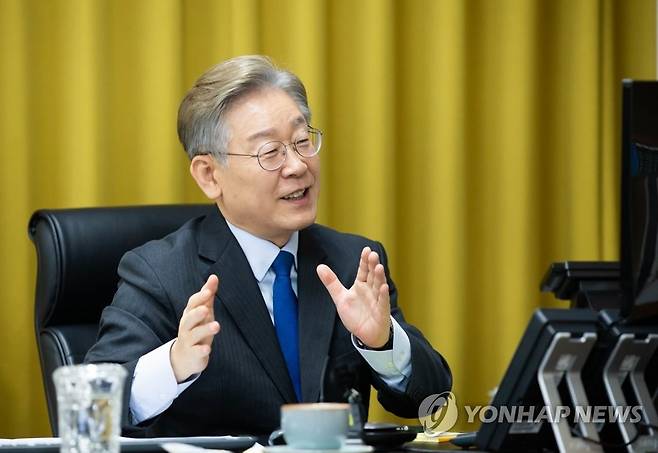 더불어민주당 대권주자인 이재명 경기지사가 7월 16일 오후 열린 온라인 2차 기자간담회에서 발언하고 있다. [이재명 캠프 제공. 재판매 및 DB금지]