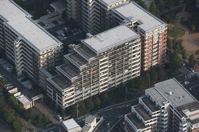 ⓒtokyodomin.com 갈무리 2015년 ‘기울어진 맨션’으로 문제가 되었던 ‘파크시티 Lala 요코하마’는 올해 2월 재건축되었다.