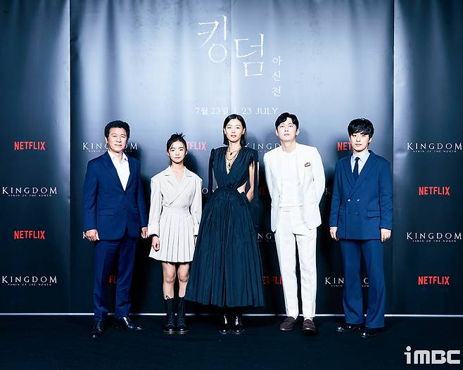 Kingdom: Ashinjeon, which starred Jeon Ji-hyun, Byeong-eun Park, Kim Si-ah, Kim Roe-ha, and Koo Kyo-hwan and drew attention with the works of director Kim Sung-hoon and writer Kim Eun-hee, will be released to more than 190 countries around the world through Netflix on the 23rd.iMBC  Photo Netflix