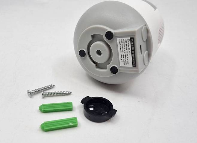 천장 설치를 위한 키트가 기본 제공된다