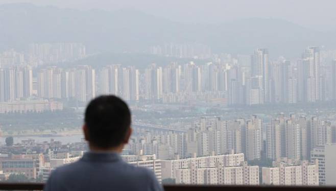 서울 남산에서 바라본 서울 용산구, 서초구 일대 아파트 모습. 연합뉴스