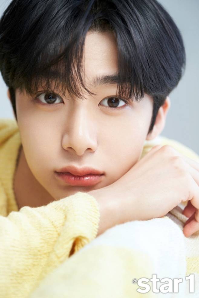 Group Monstarrrr X member Hyungwon has decorated the cover of the August issue.In the picture, Hyeongwon proved the only tear modifier by showing the perfect visual and fresh charm.It is said that during the filming, the cool and chic concept was completely digested and received generous praise from the staff.When asked about what he thought of himself, he said, I dont know, actually, that all six of them have a distinct charm.I dont think I can count one person as a visual manager.Hyeongwon plans to continue his activities through the music drama Replay, Fly; Hyeongwon plays Han Yo Han, a genius dancer who is the main character in the play.Han Yo-han is a student whose dance is his whole life, and is frustrated by the dream of becoming a dancer and joining the dance club Billions to dream of Idol.I love dancing and I have a lot of personality. I remember the days when I was preparing Idol, so I am immersed in Acting. He also showed affection for Monbebe (official fan club name) and Monstarrrr X members, who said of Monbebes: Sometimes, fans seem tougher than we do. It feels like were loved.I am happy because of the powerful fans. As for the members, he said, We can see the members without looking at them. We can pride ourselves on teamwork as the best. We have known each other better than anyone since we have been together for a long time.I know what kind of mind it is, so I feel respect. 