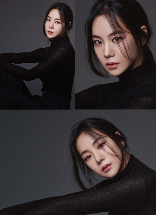 Actor Han Ji-eun showed off her pale-colored beautiful looks as she reversed according to the atmosphere of black and white through her new Profile.Secret Eanti has released Han Ji-euns new profile through official SNS, and Han Ji-euns new profile is attracting Attention with a completely different atmosphere according to the concept.Han Ji-eun in the first photo has completed a simple black tee and a white sleeveless look, and natural styling is neat and sophisticated.Han Ji-euns distinctive features combined with the chic atmosphere of black color, doubling the charm of the modern and modern Han Ji-eun, and the bright atmosphere of white color further highlighted Han Ji-euns clear beautiful looks and focused on Attention.Han Ji-eun, who filled the profile with his colorful charm, appeared as a team leader of a publishing company working with Shin-Urayasu Station (Jang Ki-yong) in the TVN Grand Living Together which was recently concluded, and played an active role by adding vitality to the drama with the charm of a straight woman who actively approaches Shin-Urayasu Station.Han Ji-eun, who painted the character with a lovely and delicious appearance based on his particularly solid acting ability, added light to his work as a new Stiller, which is considered as a good example of a special appearance even in a short appearance.In recent years, he has announced his new start with his new agency Secret Eanti, and his expectation for his later work has been gathered.