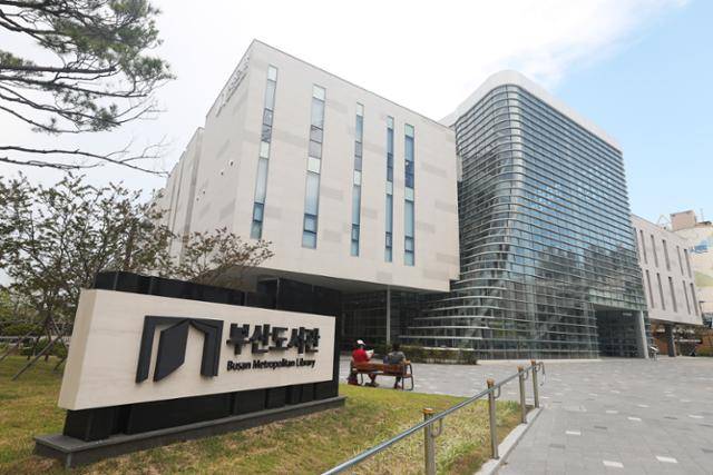 다양한 장서와 독서 공간을 갖춘 부산도서관. ⓒ박준규