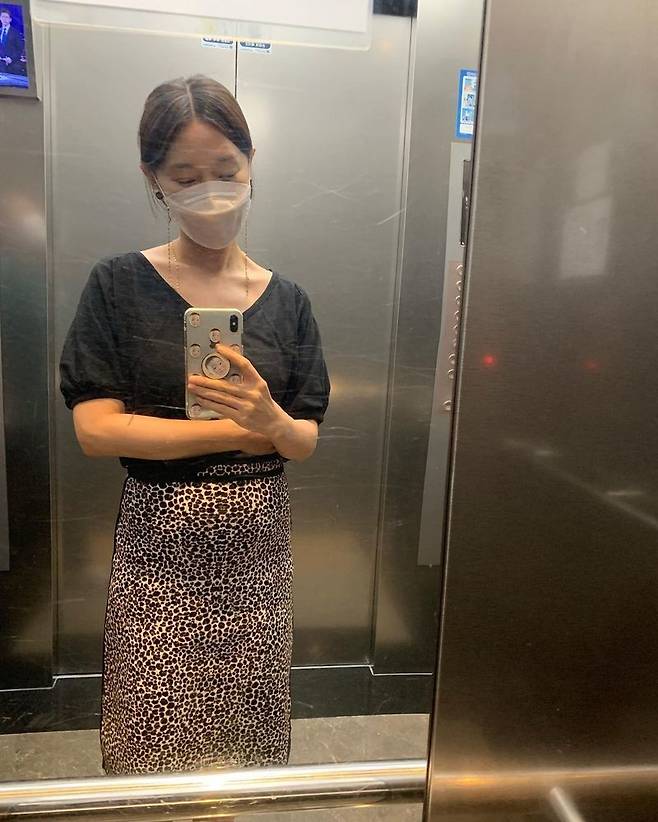 Second, Lee Ji-hye, who is in the process of pregnancy, reported on his current situation.Lee Ji-hye, a shop-turned-person, posted two photos on his Instagram on July 23.The photo shows Lee Ji-hye, who is taking a mirror selfie. The D-line, which has come out of the picture, attracts attention.In addition, Lee Ji-hye added, I feel real. I feel full. Pregnancy 5 months. Pregnant woman. Morning sickness end. On the way home.The fans who came in contact with the photos cheered Lee Ji-hye through comments such as I envy the end of Morning sickness, Do not be unreasonable and Always be careful.On the other hand, Lee Ji-hye is married to Moon Jae-wan, a tax accountant, and has a daughter, Tae-ri.