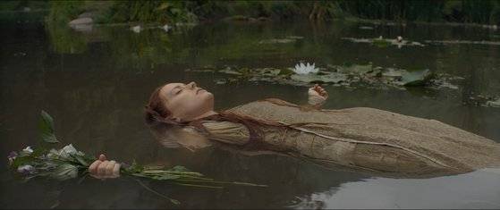 ④ 지난주 국내 개봉한 영화 ‘오필리아’(2018)의 한 장면. [사진 그린나래미디어]