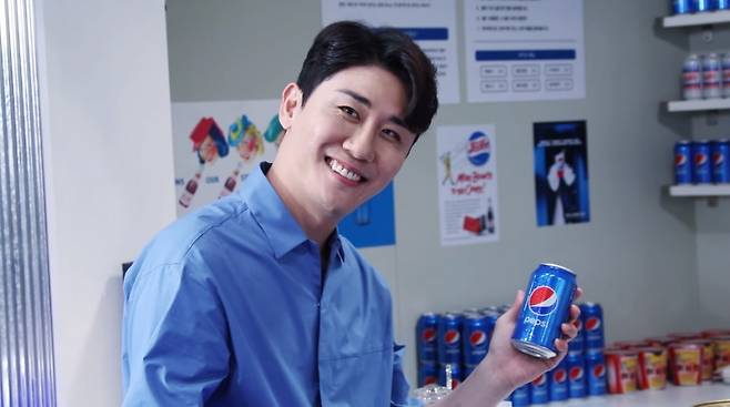 영탁, 펩시 CF 유쾌한 비하인드 'CF엔 영탁이 찐이야~'