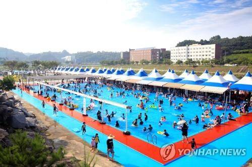 문정 야외물놀이장  [연합뉴스 자료사진]