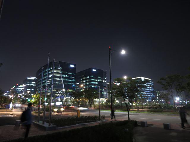 게임, 소프트웨어 개발업체들이 모여 있는 경기 성남시 판교의 테크노밸리는 밤 늦게까지 각 사무실이 뿜는 불빛으로 환하다. 한국일보 자료사진