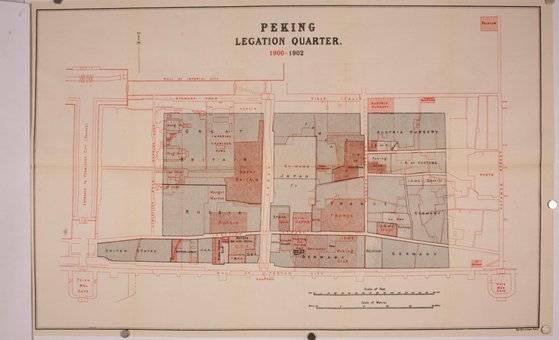 호세아 발로우 모스(Hosea Ballou Morse)의 『중화제국 대외관계사(The International Relations of the Chinese Empire)』 3권에 수록되어 있다. 의화단 운동 직후의 상황을 담고 있는데, 이 지도의 미국 공관 지역에는 인도차이나은행(Banqe del Indo Chine)이 표시되어 있다. 하지만 인도차이나은행 베이징 지점은 1906년 설립되었다. 모스가 위치는 정확히 표시했지만, 연도를 잘못 기록했다. 이곳은 원래 미국 공사관 소유였는데, 호텔로 쓰이다가 대한제국에 매각되어 대한제국 공사관으로 사용되었다. 인도차이나은행이 이곳을 차지하는 것은 ‘을사늑약’ 이후이다. [손성욱, 『사신을 따라 청나라에 가다』, 푸른역사, 2020. p.236]