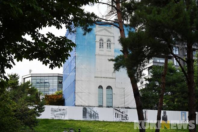 구 러시아공사관 전경/ 현재 내부 수리 중으로 아쉽게 관람이 불가하다.