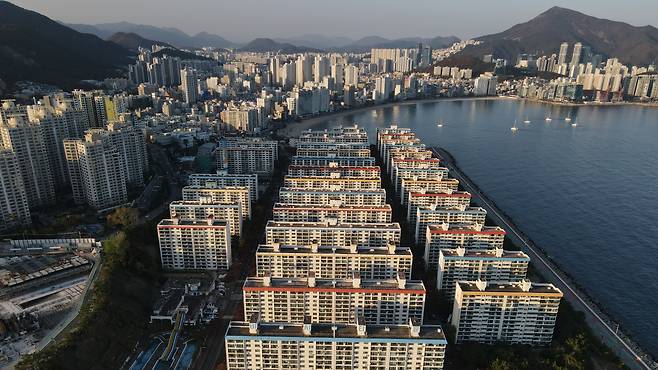 부산 수영구의 한 아파트 단지 모습. /김동환 기자