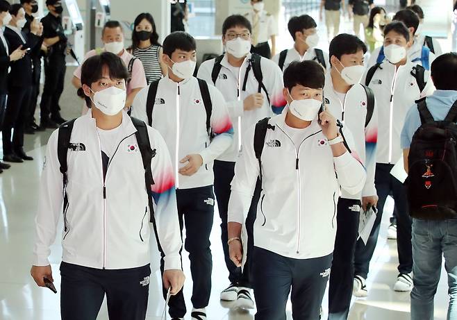 2020도쿄올림픽에 참가하는 한국 야구 대표 선수단이 26일 인천국제공항에서 일본으로 향하고 있다. /사진=뉴스1