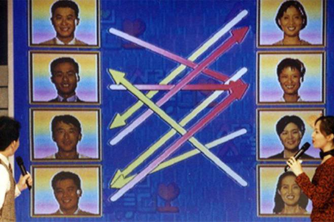 1994년부터 2001년까지 방송된 MBC '사랑의 스튜디오'. 마지막에 이뤄지는 '사랑의 작대기'는 최고의 관전 포인트였다./MBC