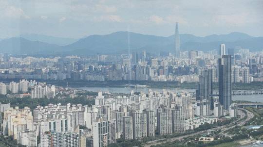 서울 여의도 63스퀘어에서 바라본 서울 아파트. <연합뉴스>