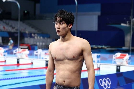 [올림픽] 황선우 ‘결승갑니다’   (도쿄=연합뉴스) 윤동진 기자 = 한국 황선우가 26일 일본 도쿄 아쿠아틱스 센터에서 열린 남자 자유형 200m 준결승을 마친 후 경기장을 나서고 있다. 2021.7.26   mon@yna.co.kr (끝)  〈저작권자(c) 연합뉴스, 무단 전재-재배포 금지〉