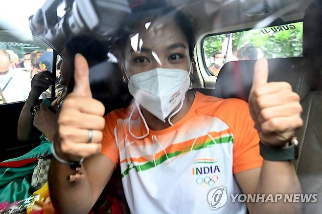 인도 뉴델리 인디라 간디 국제공항에 도착한 미라바이 차누 [AFP=연합뉴스]