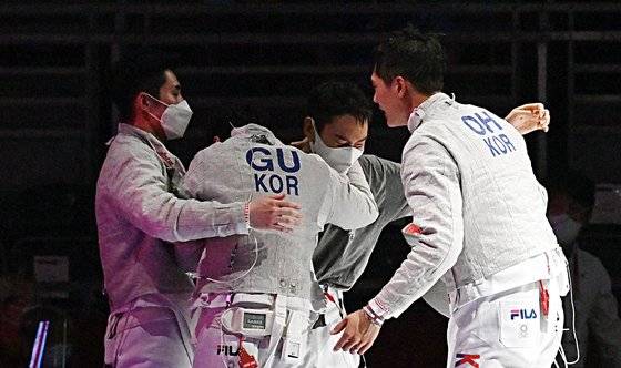도쿄올림픽 남자 사브르 단체전 금메달을 딴 김준호, 구본길, 김정환, 오상욱(왼쪽부터) [지바=올림픽사진공동취재단]