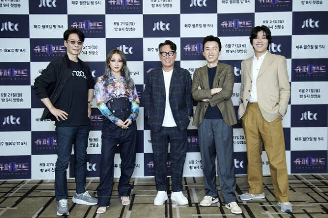 (왼쪽부터)JTBC ‘슈퍼밴드2’ 심사위원으로 합류한 윤상, 씨엘, 윤종신, 유희열, 이상순. (사진=JTBC)