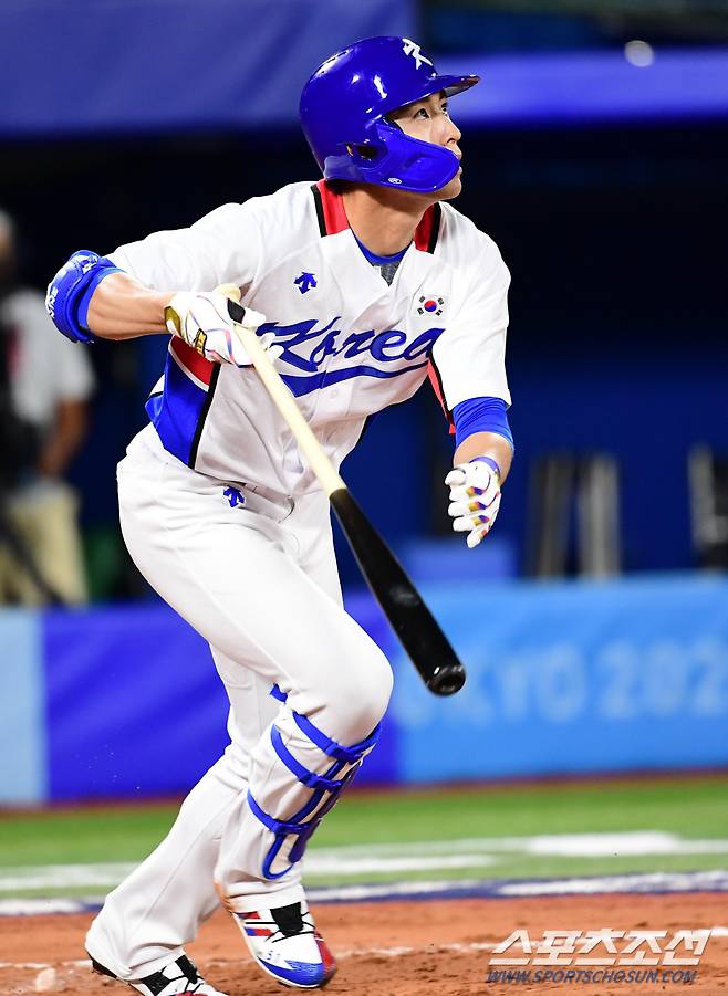 2020 도쿄올림픽 야구 오프닝 라운드 B조 대한민국과 이스라엘의 경기가 29일 요코하마 베이스볼 경기장에서 열렸다. 한국 7회말 선두타자 이정후가 중월 솔로포를 치고 있다.  요코하마=최문영 기자 deer@sportschosun.com /2021.07.29/