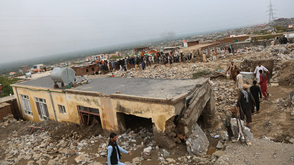 지난해 홍수로 파손된 아프간 파르완주 주택들 [자료사진: 연합뉴스 제공]