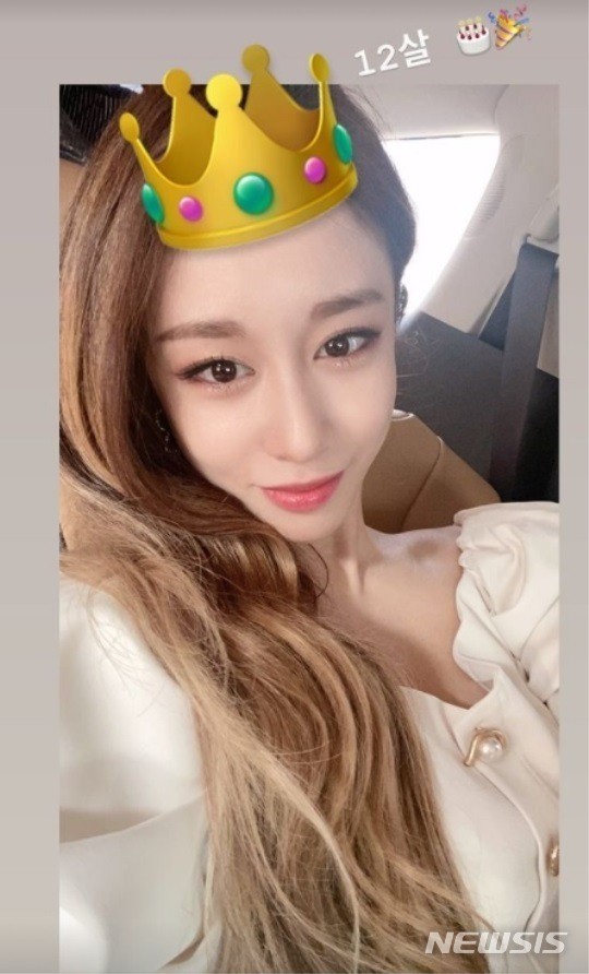 On the 29th, he posted a picture on his Instagram story with an article entitled 12 years old. The Ji-yeon in the photo is celebrating T-ara, which celebrates its 12th anniversary this year.In addition, you can feel the dignity of the first female Idol real gangster in the deer-like eyes of Ji-yeon and colorful features.On the other hand, Ji-yeon recently appeared with members of the T-ara group in JTBCs Knowing Brother for a long time and collected topics.