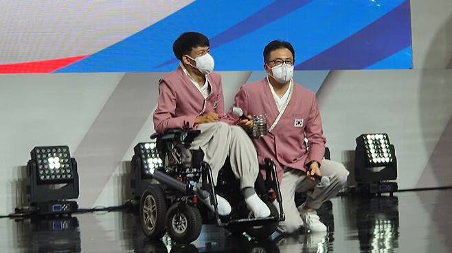 보치아 대표팀 정호원 선수(왼쪽)와 임광택 감독